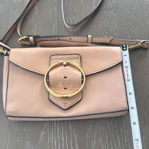 Tignanello Elegant Light Peach Leather Crossbody Bag Gold Tone Ring Accents EUC - Picture 8 of 14